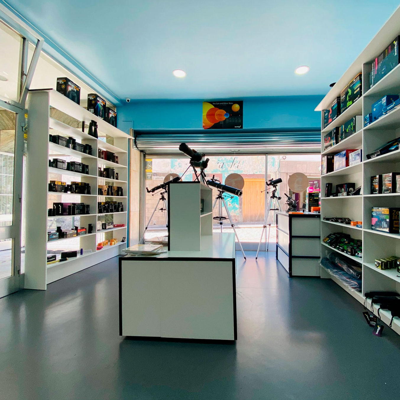 Levenhuk showroom in Funchal, Portugal shop-madeira-03.jpg