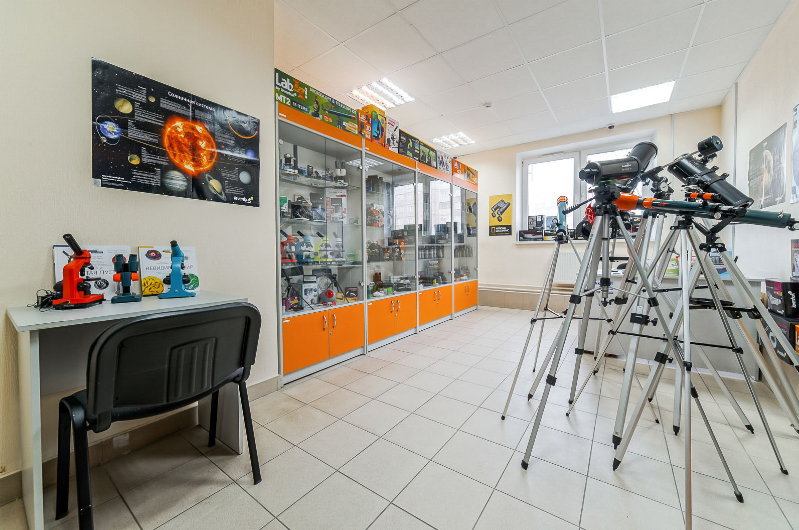 Levenhuk showroom in Minsk, Belarus shop-minsk-03.jpg